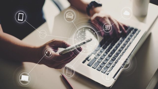 Der Volkswagen Konzern treibt die Digitalisierung weiter voran. Mit der ONE Business ID erhalten Unternehmen jetzt sukzessive Zugang zu zahlreichen, nützlichen digitalen Services aus dem Volkswagen Konzern. Vor allem Flottenkunden sollten einen Blick darauf werfen.